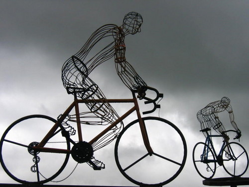 ROLANDOADV's profile picture. Las personas que se abren camino en el mundo son las que buscan las circunstancias que necesitan y, si no las encuentran, las crean.