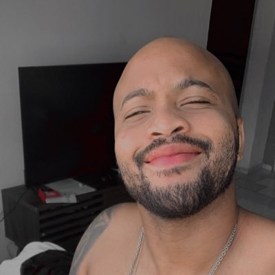 a maior religião do mundo é o bem 🙏🏾eterno 25 👼 a solução dos nossos problemas estão na rua só a gente pode ir atrás do carvão 💰 perdi minha conta com 2k 😢