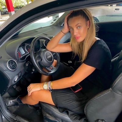 I’m a God fearing lady❤️ I’m a billionaire , I’m here to help people achieve their good goals in life and become great in future 🤝🖊️🥰