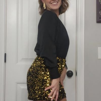 NSFW 🔞 I'm Alex. I'm a hot soccer mom with a very naughty side. Join me to see all my hotwife adventures and more.