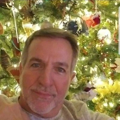 XChristopher25's profile picture. I love honest friends 🤩💗