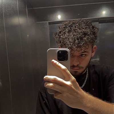 xunz777's profile picture. Fúcking Hell