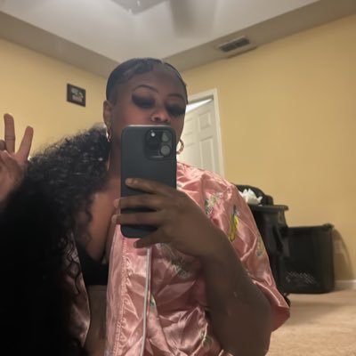 yahdig_moe's profile picture. idk just follow me bro.