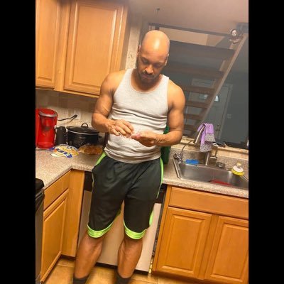 6'4 hooper. Part time Streamer. Atlanta Falcons & Sacramento Kings All day.