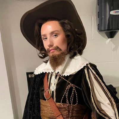 mysticmermaiden's profile picture. ready to rummmmbllle // she/her