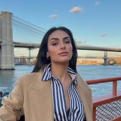 Lisaricart1's profile picture. 