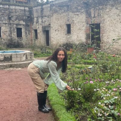 “Simplemente no soy de este mundo, yo habito con frenesí la luna. No tengo miedo de morir; tengo miedo de esta tierra ajena, agresiva…”