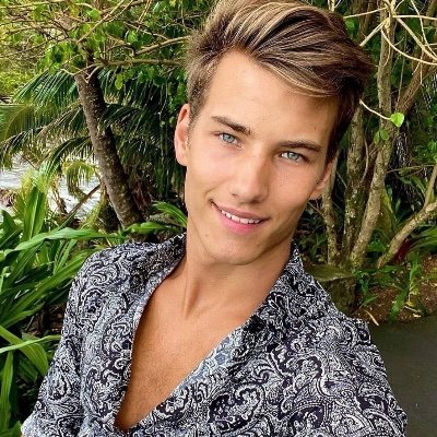 Tom Profile
