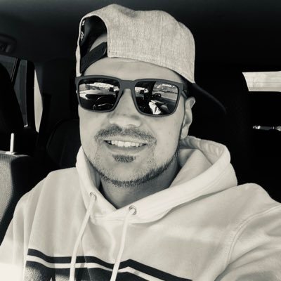 UAandXtina's profile picture. 