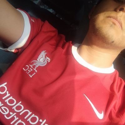 YNWA ( You'll Never Walk Alone) si amas al Liverpool eres de los mios :)