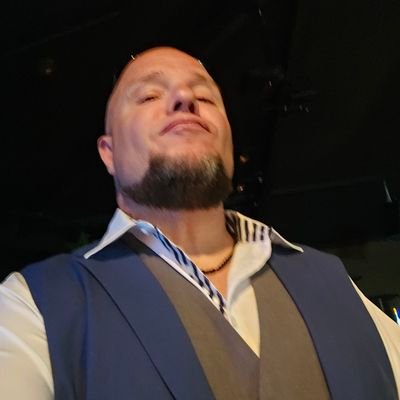 RiZZMcBain's profile picture. Habitual Jay Walker