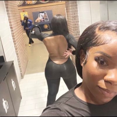 Mommy domme with a fart fetish https://t.co/VQGeayJGsn unblock fee $300 Briakash68@gmail.com