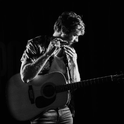 Traveling folk singer. New album 'Greatest Hits... Just Kidding... Live - No Hits' out everywhere now.
Listen ⬇️⬇️
https://t.co/ge38P1bFb6