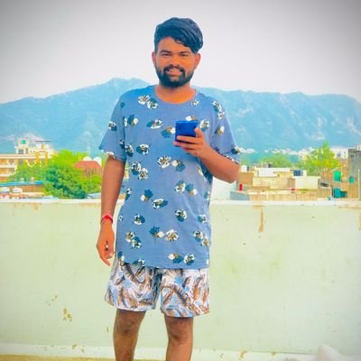 Surendra1132's profile picture. Choudhary