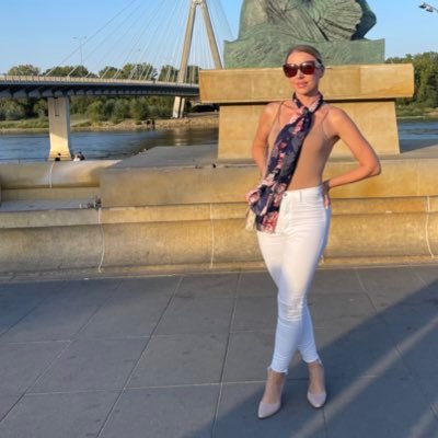 Karo_lina_222's profile picture. 