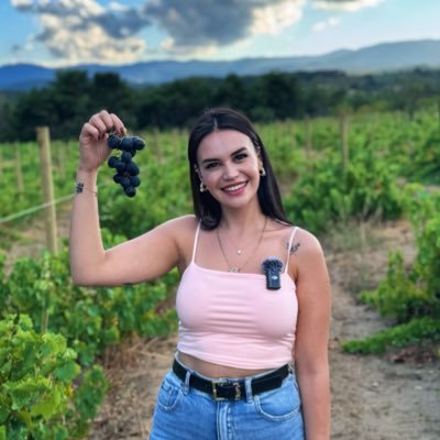 Toksnergis's profile picture. Gayrimenkul Danışmanı | @toksemlak | Dünyayı Kediler Yönetsin 🐾