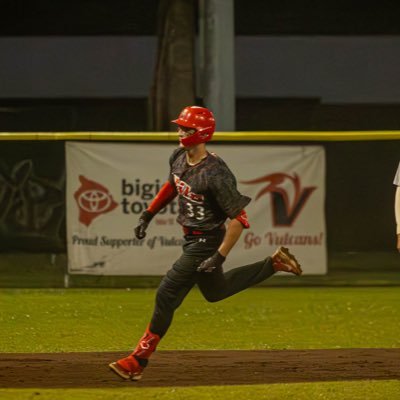 INF - @uhhilobaseball #5 | @CreanBaseball alum ‘23 | 6’2, 205 lbs