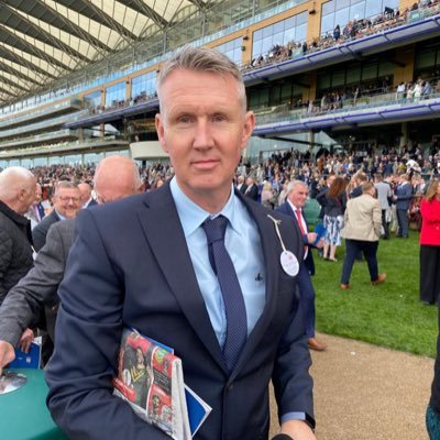 Gashead.Likes cricket,horse racing, rugby,boxing,characters,food,music,current affairs,clever girls and smart cookies.If you believe in something you are alive.