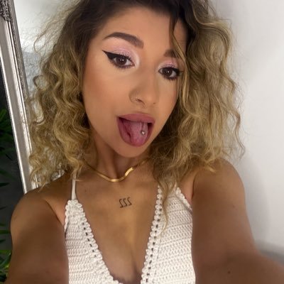 Iām a fun girl who wants to meet people with the same energy. I like to party, travel and enjoy my life! š„³