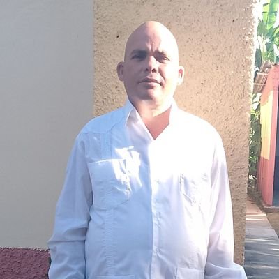 Técnico en Mantenimiento Industrial en la UEB Eléctrica Media Luna.
Cubano de Corazón