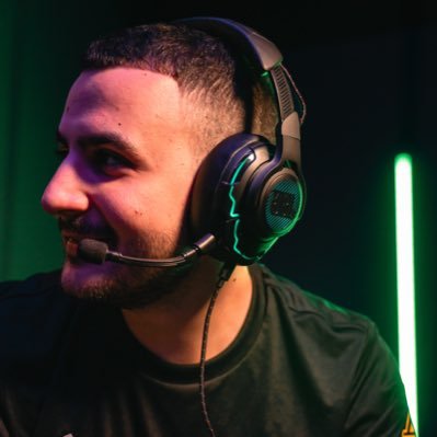 Professional Fifa player for @exeed_official Top 3-4 FIFAe World cup fifa22 /1st EserieA tim 2022 / Player of @eNazionaleFIGC commerciale@staff.exeed.gg