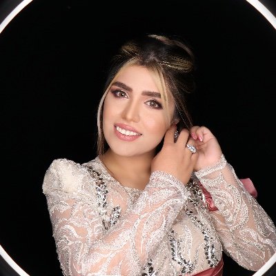 saeidehzalzadeh's profile picture. 
