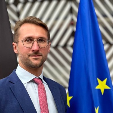 Head of digital comms, @EUCouncil. Avid cyclist, keen traveller and fan of all things digital. Tweets are personal and unofficial. RT just that.