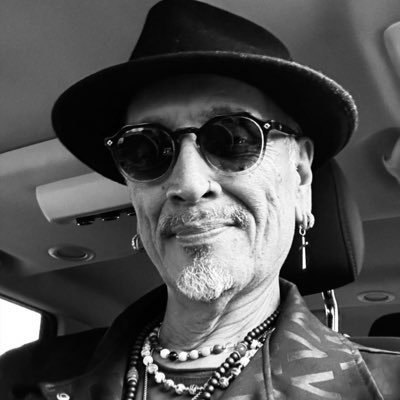 Guitarist🎸Producer🎸Composer🎸Multiple Juno Award Winner🌟Dad❤️Approachable & Loveble☺️ My mission in life is to inspire you and nurture your musical soul 🎶