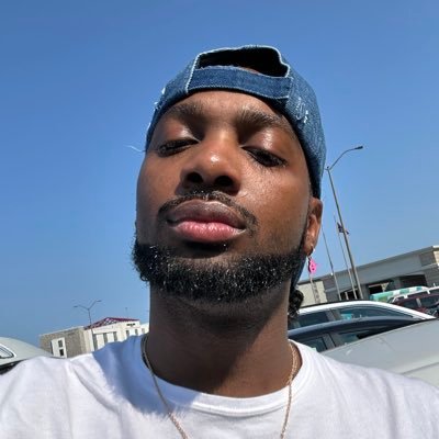 LamoneDaSleeze's profile picture. Trynna stay low, don’t temp me Sleeze