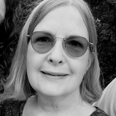 Painter, photo enthusiast, writer. Passionate about the arts, the natural world, and human/animal rights.