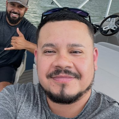 look at you, checking my Twitter.🇲🇽🇺🇸