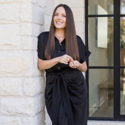 brandyaguirreAZ's profile picture. Arizona Real Estate Broker 🌵 Top 40 Under 40 🏆 500 Meals Donated For Each Home Sold  🍎