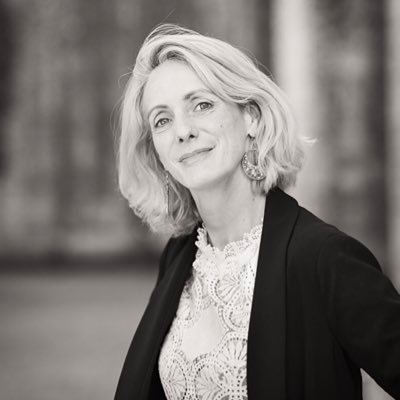 Principale de collège la semaine et autrice du dimanche. Directrice de la collection Oblongue. Compte personnel