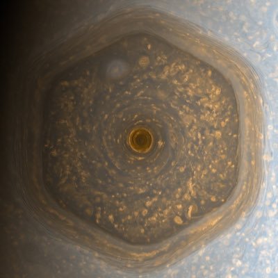 luminousradiati's profile picture. 𓂉