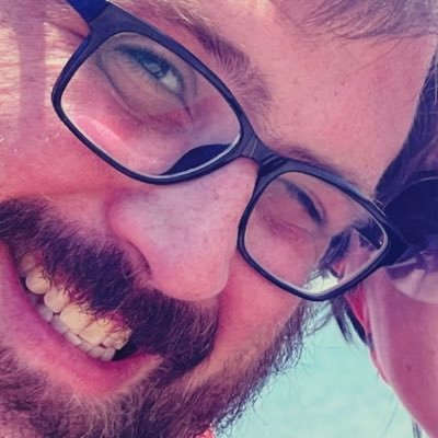 A human being who lives in Chicago. I like and collect things.
I write comedy for @MainEvent_Net