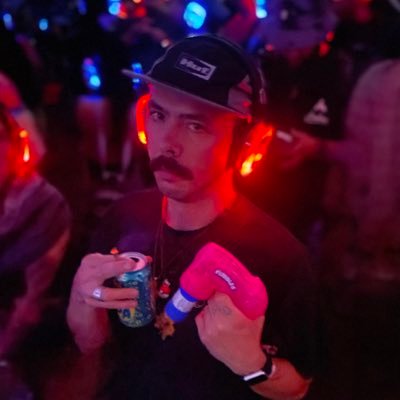 trainrdiscofoot's profile picture. Manchester United. Pokémon trainer. Electronic beats.