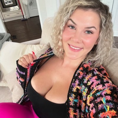 I’m Pamela I’m single no kids never been married I’m fun to chart it I don’t snub 💗💕💕❤️
