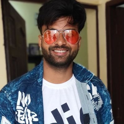 पहले लोग मरते थे आत्मा भटकती थी
अब आत्मा मर चुकी है और लोग भटक रहे हैं..😜😜😜👻👻