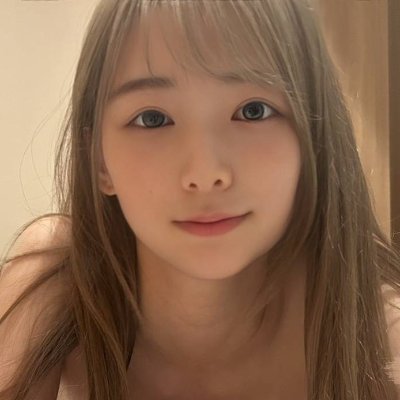 仕事で会う男性、みーんなおじいちゃんばっかで…
ちょっとだけ、嫌になっちゃうよね。
でもね、そんな時こそ、甘えたくなるんだ。

ねぇ、私のこと…少しだけ、構ってくれたら嬉しいな？