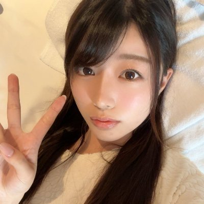 はじめまして、るかです。昼は派遣で働きつつ、夜は秘密のバイトをしています。愛されたい欲求が強くて、AVみたいに濃密で甘い時間に憧れてるんです。恥ずかしがりながらも、本音は隠せません。よろしくお願いします。