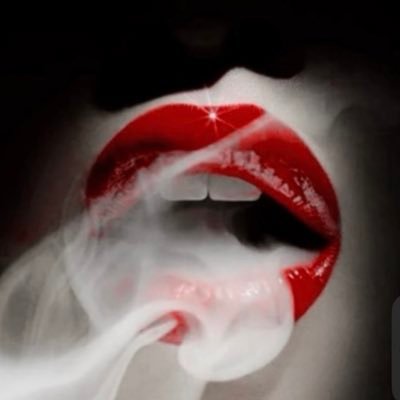 Rouge_Red_Black's profile picture. 演出家だ何て、微笑うわ
