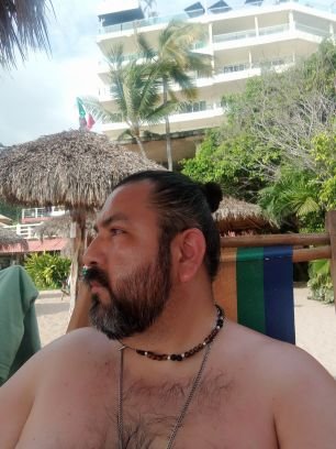 vithrig's profile picture. Cuero, tenis, suspensorios, calcetas, olor a sudor, tabaco y cerveza; osos, twinks, fit (para que discriminar)