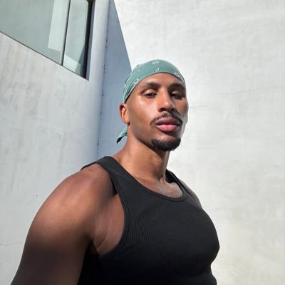 DerajOlegna's profile picture. Artist, in all regards. IG- Derajolegna