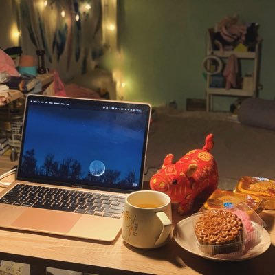 icglow's profile picture. 🔞🇻🇳👩🏻‍💻 a millennial auntie who talks about : Love | Data | Marketing | Mental Health | Psychology | Human Relations | or random stuffs 🤷🏻‍♀️