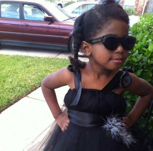 fashunnut's profile picture. momtrepreneur, fashun junkie, coffee nut