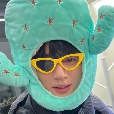 Live Strong👣 ||
Bangtan's Bitch || fan account and not affiliated with @BTS_twt || semi ia