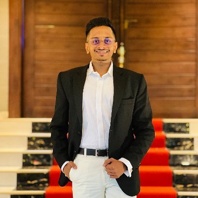 Software Developer @99x_io 🖥
Fullstack 👨💻
Fresh Graduate 🎓
General Sir John Kotelawala Defence University ⚔ ♥