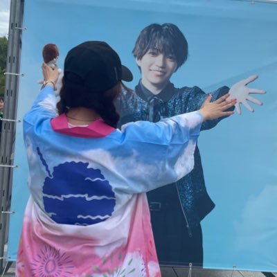 なにわ男子とゆずとビールをこよなく愛す😊強火西畑担❤️犬顔でAB型の天才肌にすっかり沼ってます。東京/ニノ松潤と同い年の保育士/なにふぁむ女子2人のシンママ/一緒にライブ行ったり、聖地巡礼したり、飲んで推しへの愛を語れる方募集中!