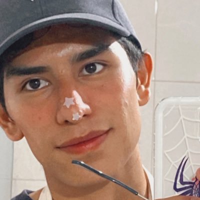 ddamian_555's profile picture. Se el arte que respira esta vida 💫