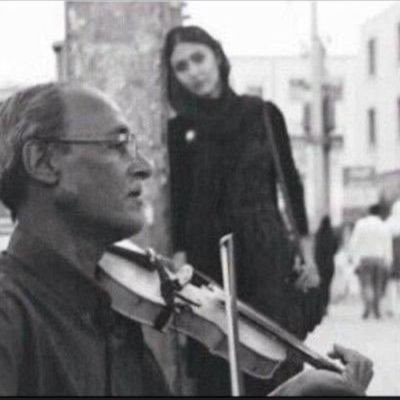 إخلع نعليك أنت في محرابي..
يلعنوك علانية.. و يطيعوك سرآ..
